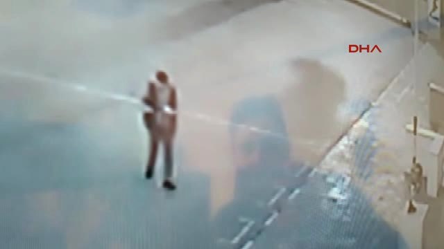 Adana Atatürk Büstüne Saldırdıktan Sonra Polisi Aramış