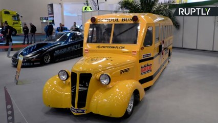 Ônibus a jato para a escola: seus problemas acabaram