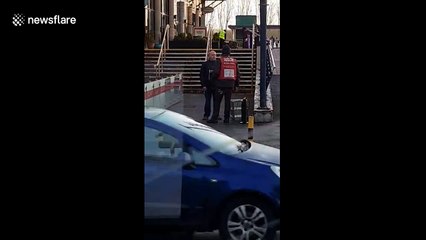 Big Issue seller receives TV from passer-by for Christmas