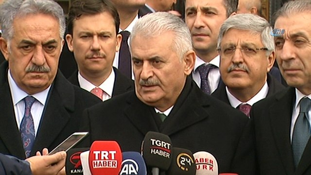 Başbakan Binali Yıldırım: “Kudüs kararı hakikaten tarihi bir karardır. Birleşmiş Milletler Genel Kurulunda açık ara farkla ABD Başkanın tek taraflı aldığı, uluslararası hukuka, BM’nin daha önceki kararlarına tamamen ters olan bu karar, BM Ge