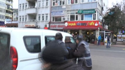 Banka ve tapu dairelerinden çıkanları gasp eden sülale uslanmıyor