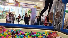 INSIDER THAILAND-Human Claw Game