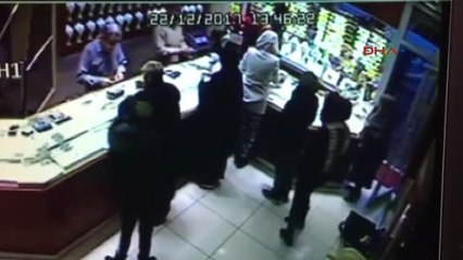 Hırsızları Çalışanlar Yakalayıp Polise Teslim Etti... Onlar Güvenlik Kamerasında