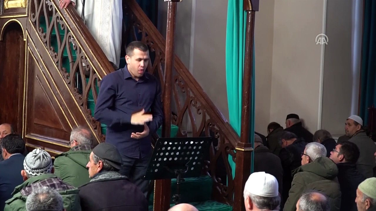 Engellilere işaret diliyle cuma hutbesi