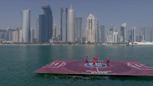 Neymar, Mbappe, Cavani et Thiago Silva sur un terrain flottant à Doha