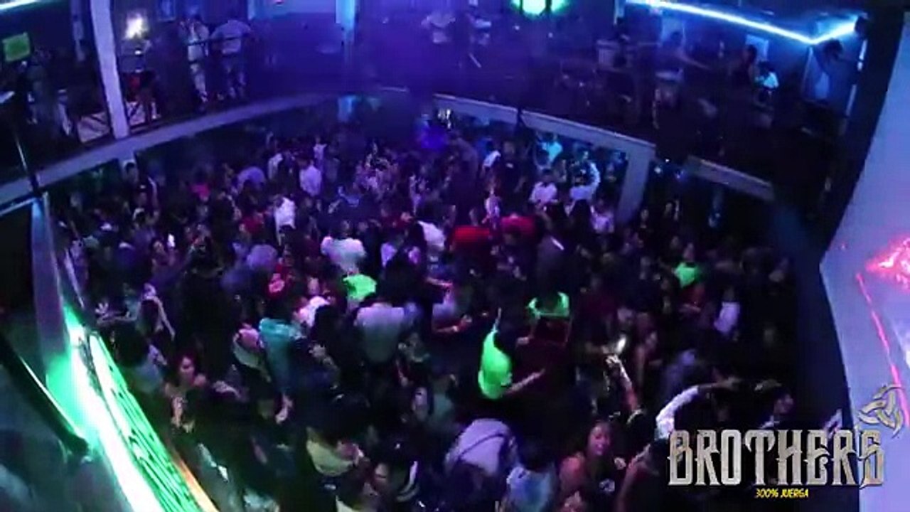 CUANDO EL DJ PONE EL OPENING DE DRAGON BALL Z EN UNA DISCOTECA