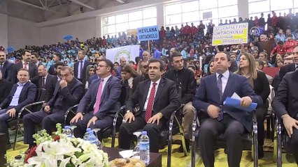 Görevlendirme yapılan belediyeden öğrencilere spor malzemesi - DİYARBAKIR