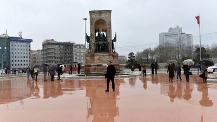 Yılbaşı Kutlamalarına Kapatılan Taksim'de Süsleme Çalışması Başlatıldı