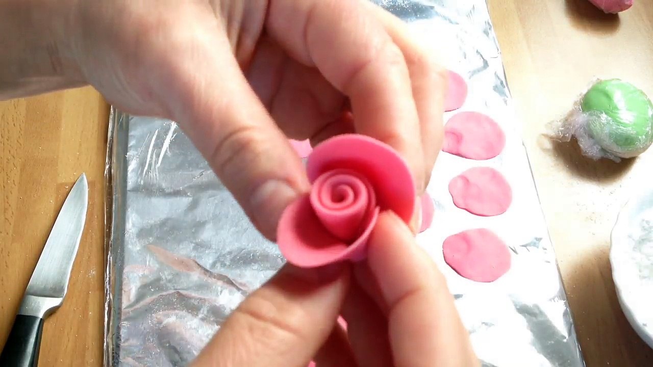 Como hacer rosas de fondant. EL PARAISO DE LOS SABORES