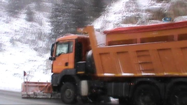 Seydişehir-Antalya karayolunda trafiğe kar engeli