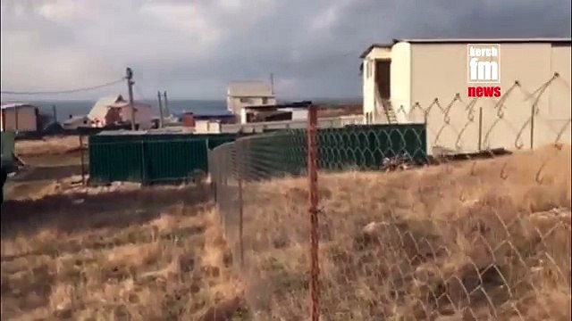 В Крыму местные жители бросались под военный грузовик