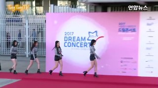 Brave Girls(브레이브걸스) '2017 DREAM CONCERT' Red Carpet (롤린, Rollin', 2017 드림콘서트)-ZxiqfxMRM-E