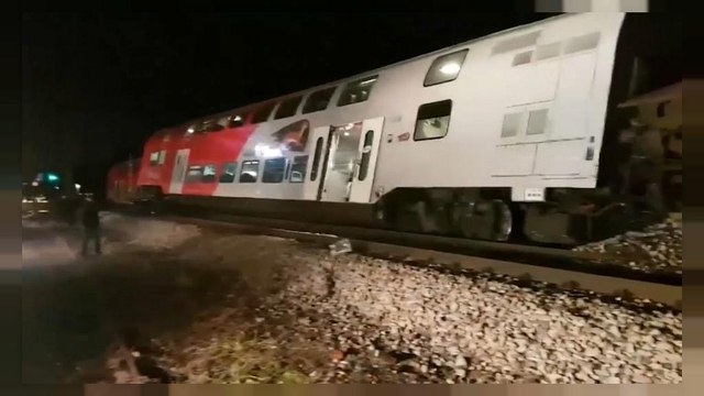 Два пассажирских поезда столкнулись недалеко от Вены