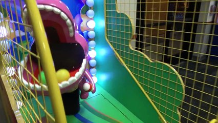 CHUCK E. CHEESE ARCADE CHALLENGE!!! Parents VS. Kids!