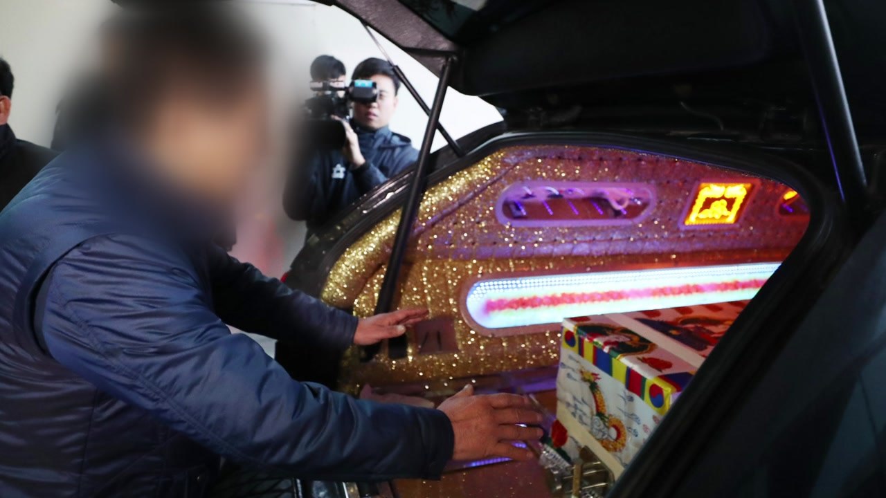 희생자 합동분향소에 추모 발길...첫 발인 엄수 / YTN