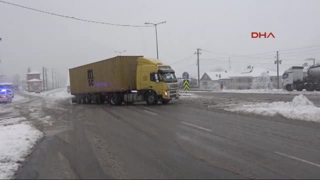 Bolu - D-100 Karayolu Bolu Dağı Geçişinde Tır'ların Geçişine İzin Verilmiyor 2