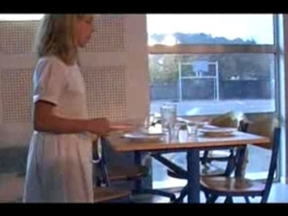 Fais-Moi Une Place (7 min, court métrage)