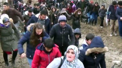 Cumhurbaşkanı Erdoğan'ı Görmek İçin Alana Akın Ettiler