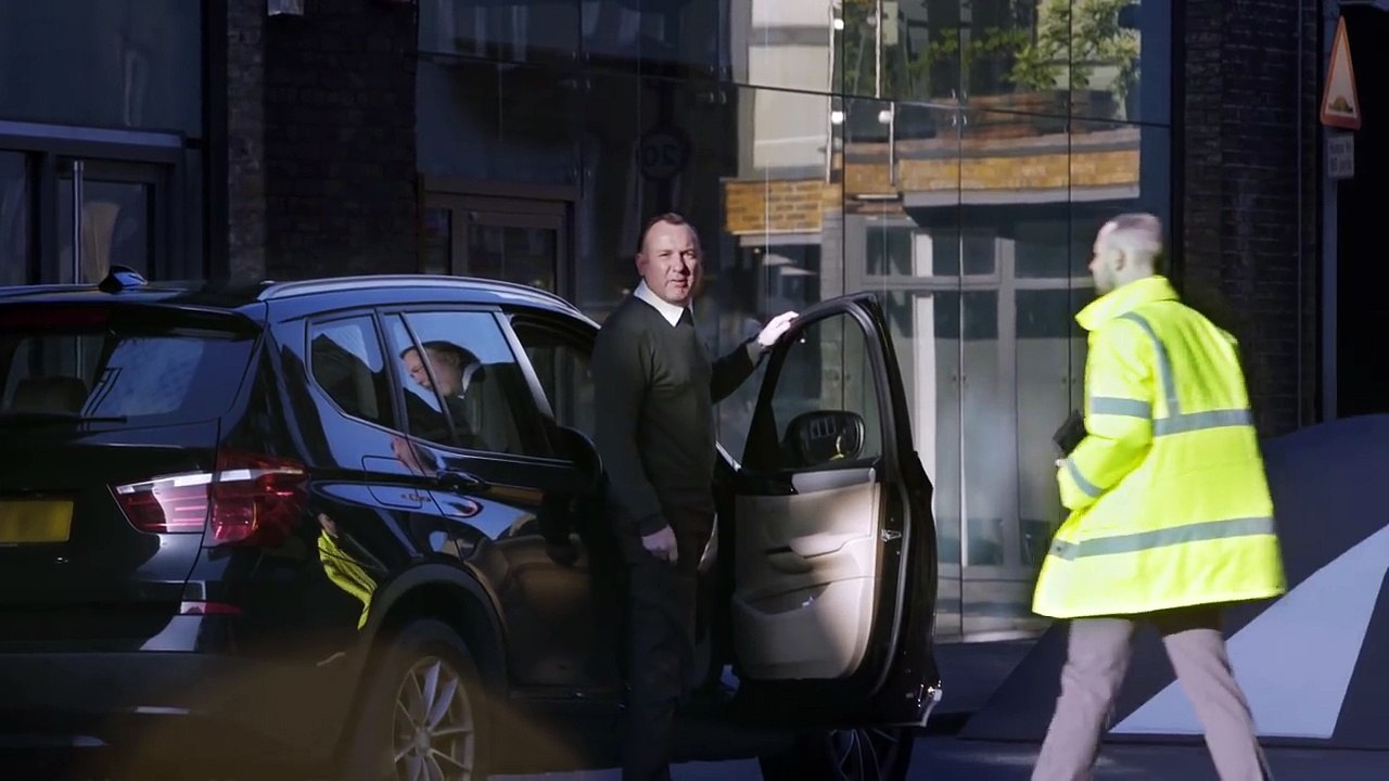 Un super dos d'âne (Pub Ranger Rover)