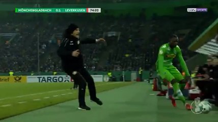 La simulation ridicule de l'entraîneur de Leverkusen.