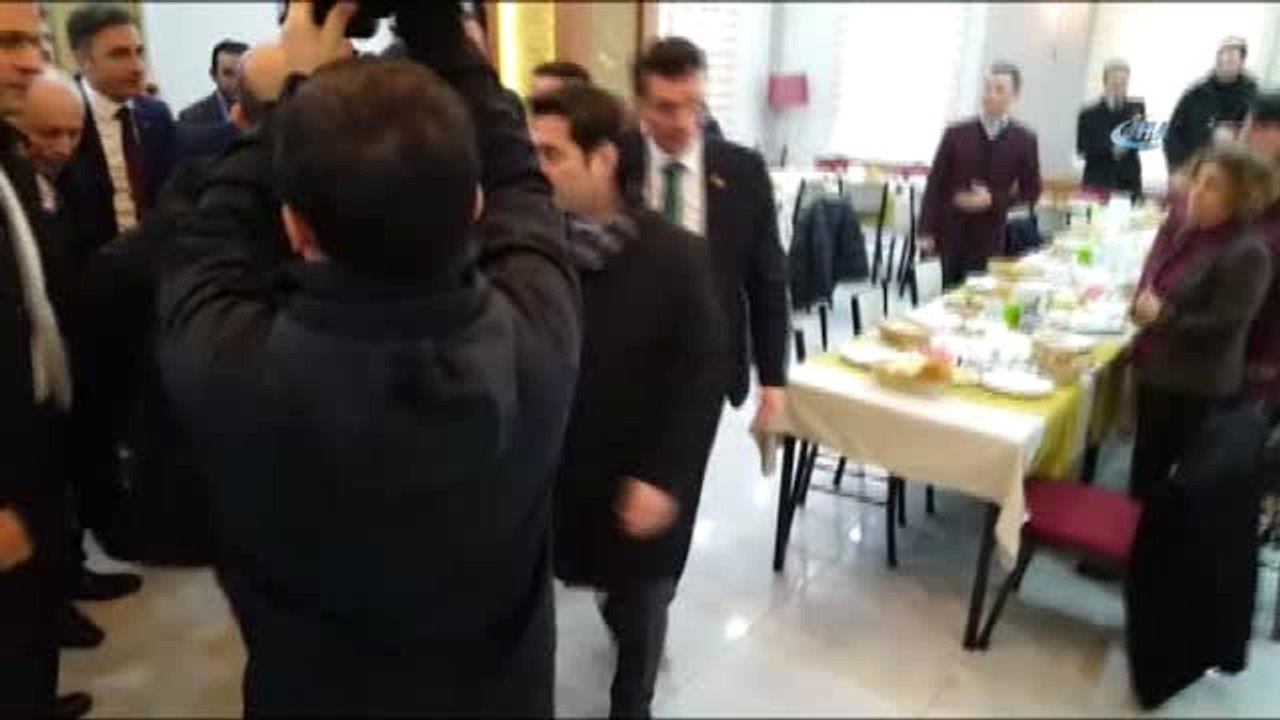 Başbakan Binali Yıldırım'a Devrek Bastonu Hediye Edildi