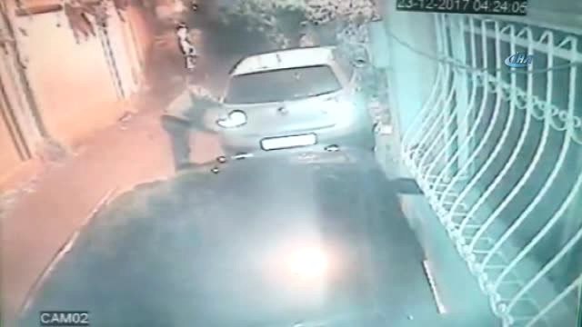 Sarıyer'de Şahsın 20 Araç Lastiğini Kesme Anı Kamerada