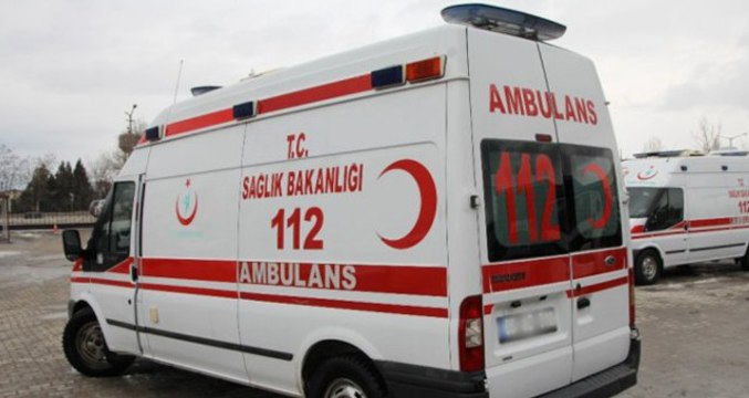 13 Günlük Bebeği Taşıyan Ambulans Görevlilerine Tepe Lambası Dayağı