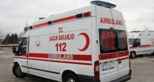 13 Günlük Bebeği Taşıyan Ambulans Görevlilerine Tepe Lambası Dayağı