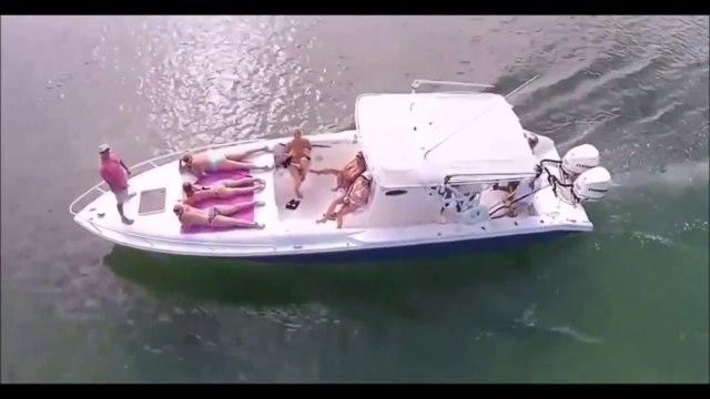 Cette femme va faire un beau cadeau à ce pilote de drone... Tiens regarde!!!