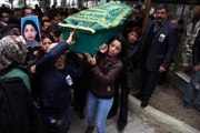 Eski Kocası Tarafından Bıçaklanarak Öldürülen Kadının Tabutunu Kadınlar Taşıdı