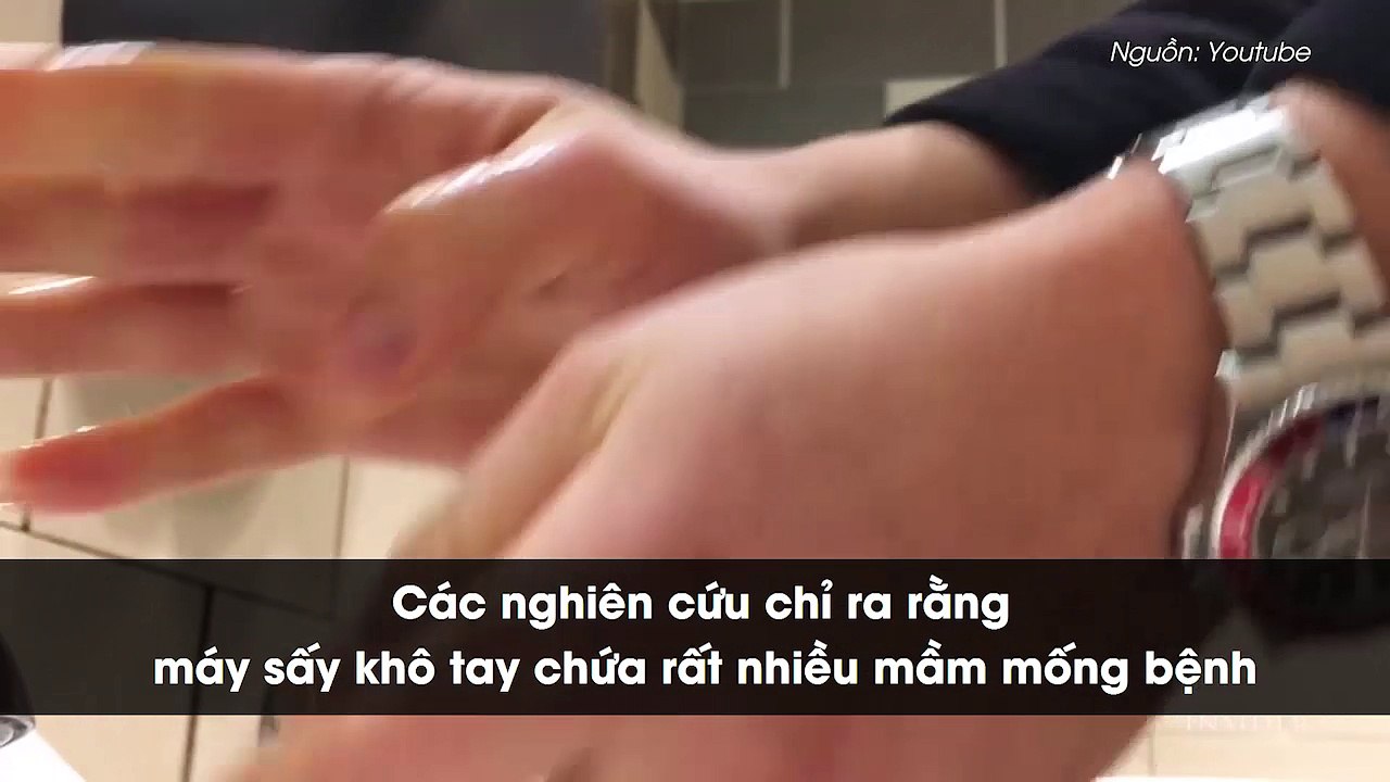 Tại sao các bác sĩ khuyên không nên dùng máy sấy khô tay công cộng?