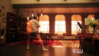 The Flash Season 4 'Therapy' Trailer (HD)-qzGvJ4nR3FM