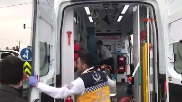 Adıyaman Kahta'da 2 Otomobil Çarpıştı 8 Yaralı
