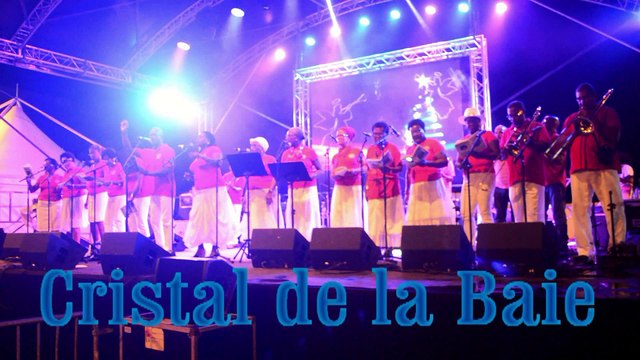 Cristal de la Baie en chanté Noël Place Childéric Trinqueur 22 12 2017