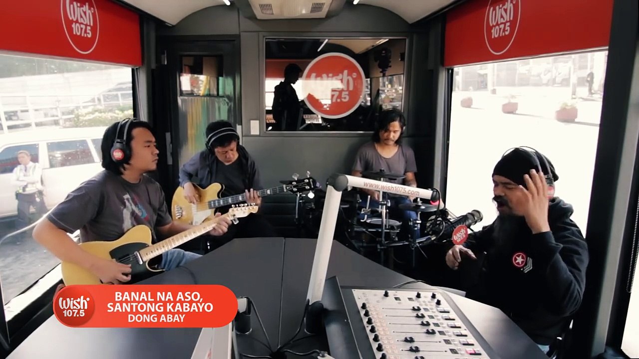 Dong Abay performs "Banal Na Aso, Santong Kabayo" LIVE on Wish 107.5 Bus
