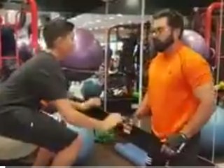 மகனுக்கு ஜிம்மில் பயிற்சியளிக்கும் 'எவர் யங்' சரத்குமார்...வீடியோ