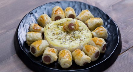 لفائف الهوت دوغ مع جبنة “الكممبير” الفرنسية