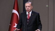Cumhurbaşkanı Erdoğan: '(KHK ile yapılan 'tek tip' düzenlemesi) Sadece duruşmalara gelirken bu insanlar, bu tek tip elbiseleriyle, belirlendiği şekilde gelecek' - ANKARA