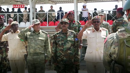 Mogadişu'daki Türk askeri eğitim merkezi ilk mezunlarını verdi