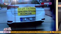 Otomobilde ilginç pankart!