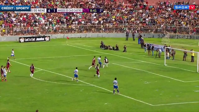 Le but dingue de Neymar lors d'un match de charité !