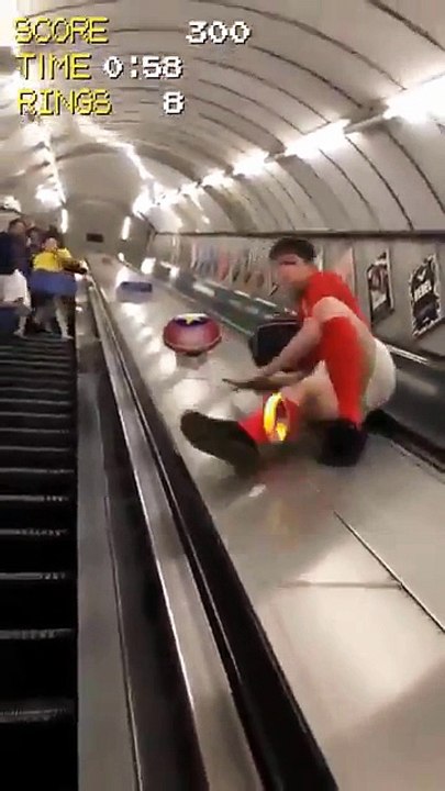 montagne version SONIC du mec qui glisse dans l'escalator
