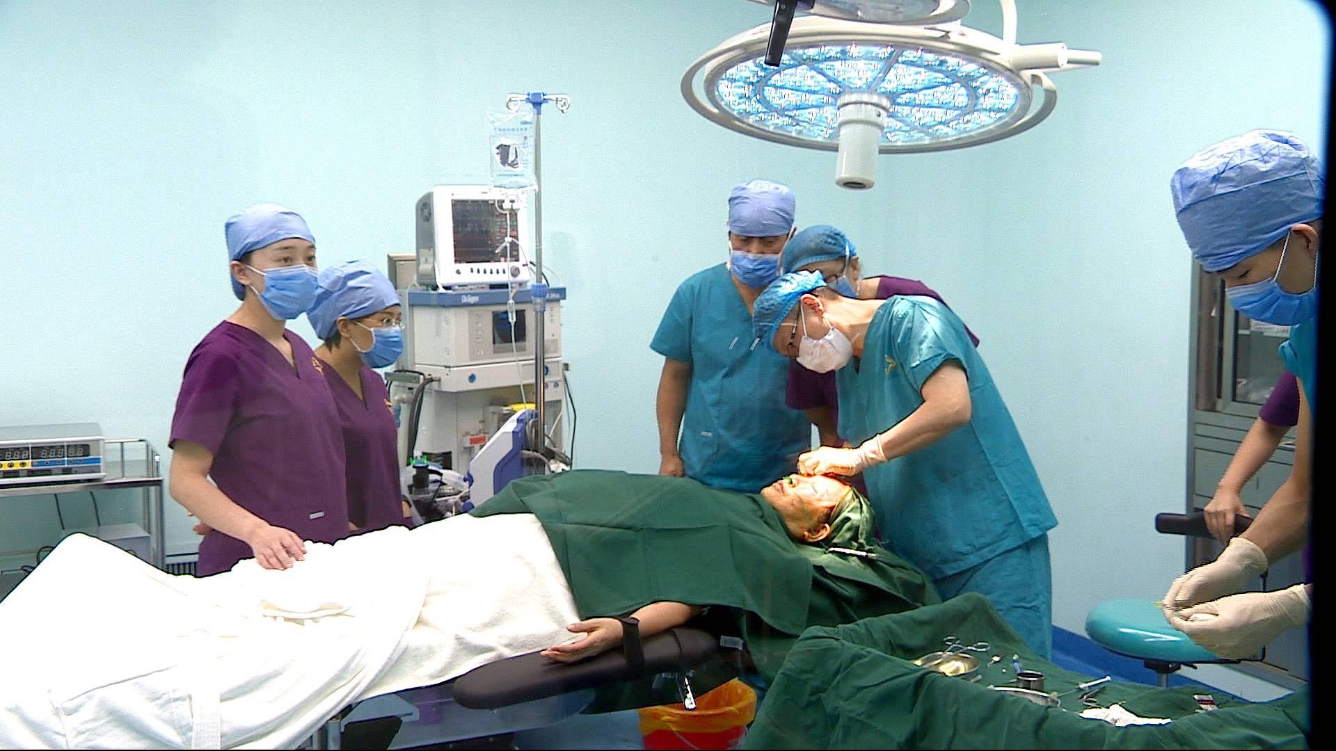 ⁣Changing faces: China's plastic surgery boom