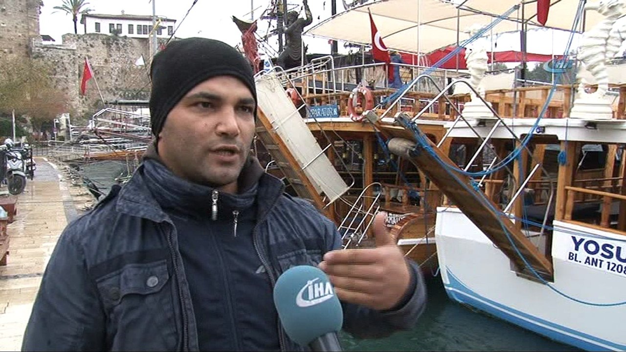 Yat limanı mesken tutan Akdeniz Foku, balıkçıların maskotu oldu