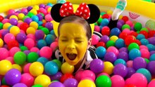 Bad Kid Steals Giant M&M's IRL, Learn Colors with Candy Baby Songs JOHNY JOHNY Yes Pa