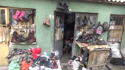 Eski Ayakkabıları Tamir Edip Satıyor