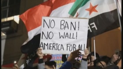 Un juez levanta parcialmente prohibición de entrada de refugiados de Trump