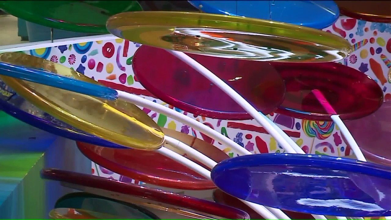 New Glasses Help Color Blind Man See Christmas Colors, Son`s Blue Eyes