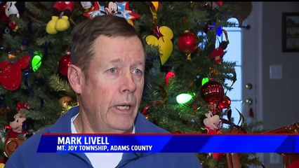 Family`s Christmas Sign Causes Controversy in Pennsylvania Community