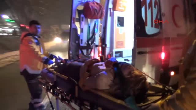Bolu Otomobil Kırmızı Işıkta Bekleyen Minibüse Çarptı 6 Yaralı
